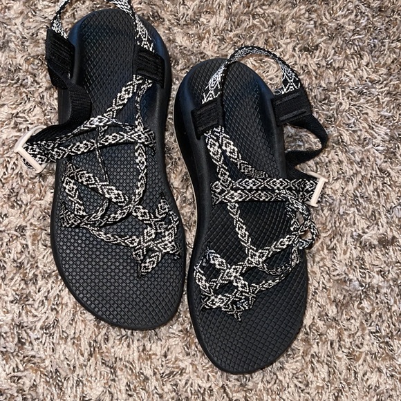 Chacos. - Picture 2 of 4